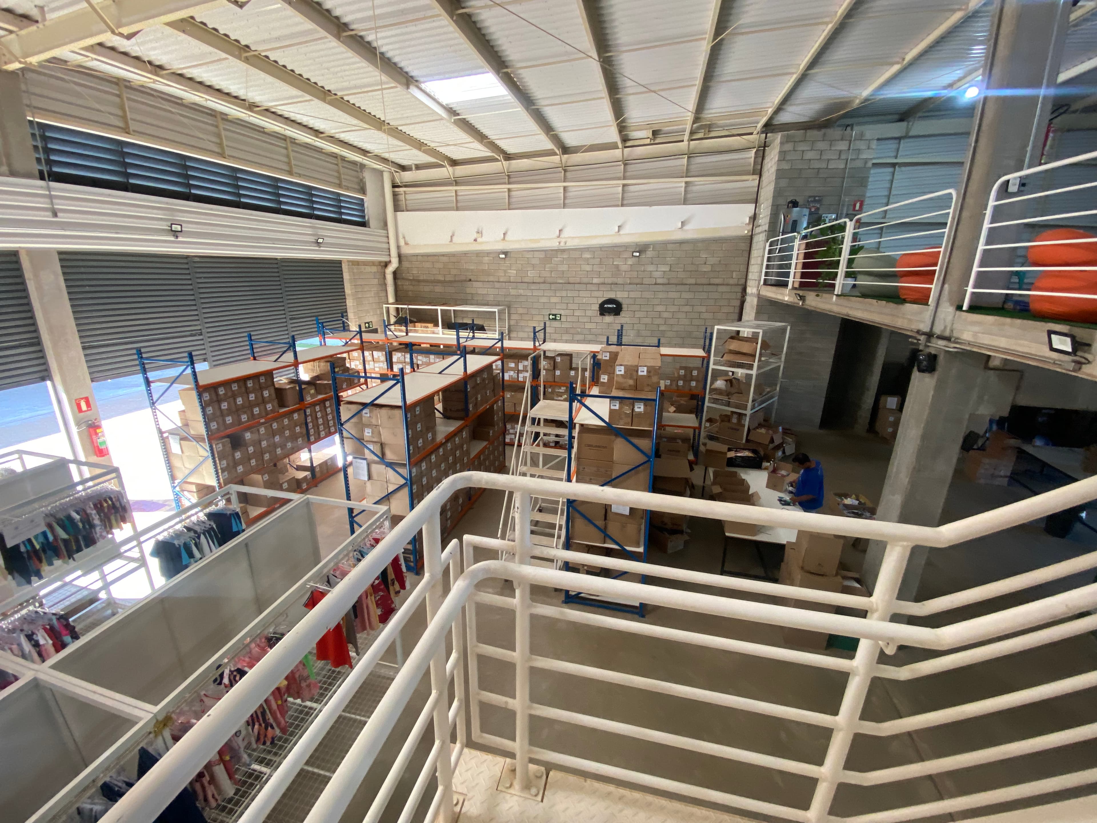 Galpão de 800 m² da operação da Mega Stock